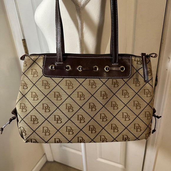 Vintage Dooney & Bourke signature canvas with brown leather trim. - Picture 2 of 13